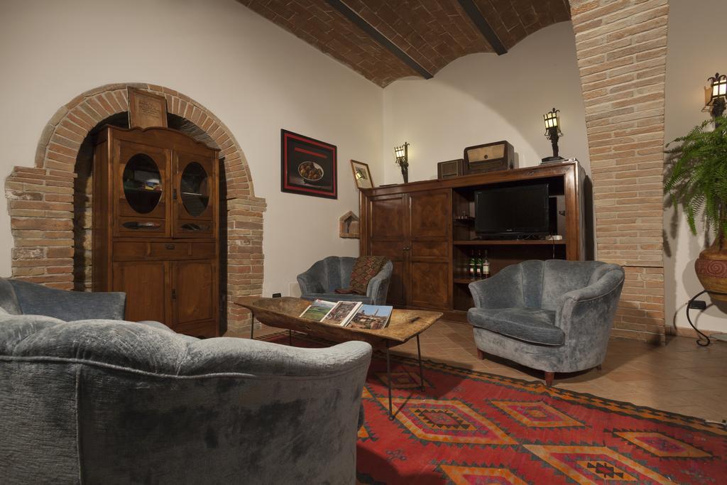 Agriturismo La Collina Пиенца Екстериор снимка